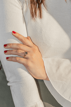 Bague Pompadour en or jaune, saphir et diamants - Castafiore