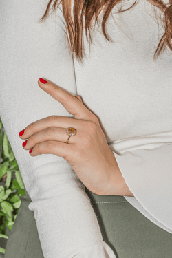 Bague Pompadour en or jaune, saphir et diamants - Castafiore