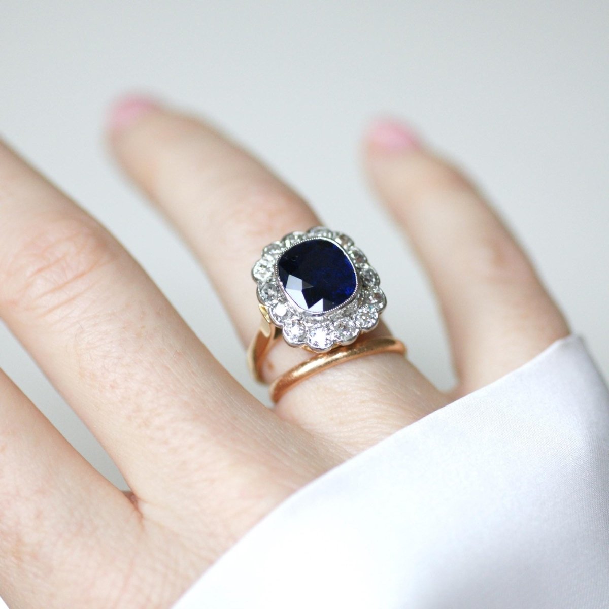 Bague Pompadour en or rose, saphir, et diamants - Castafiore