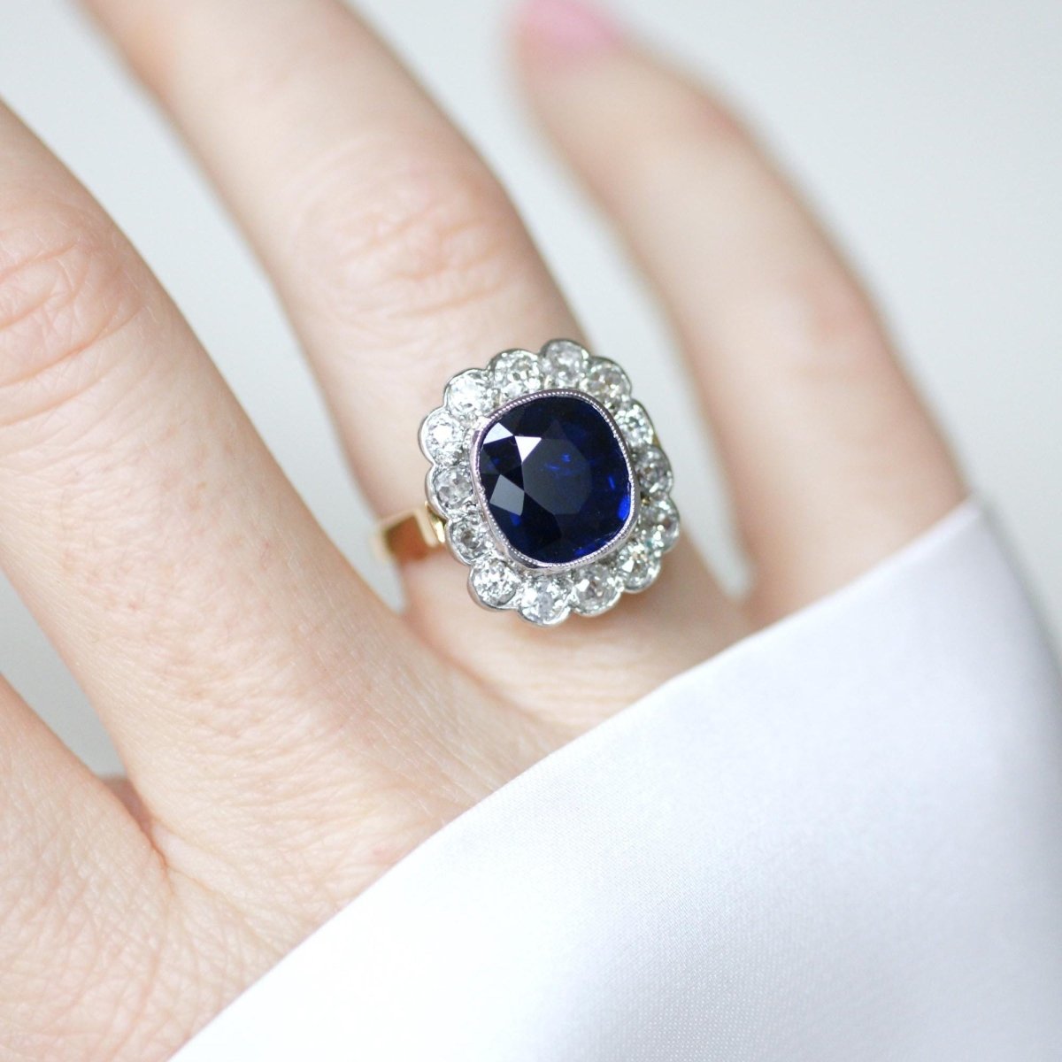 Bague Pompadour en or rose, saphir, et diamants - Castafiore