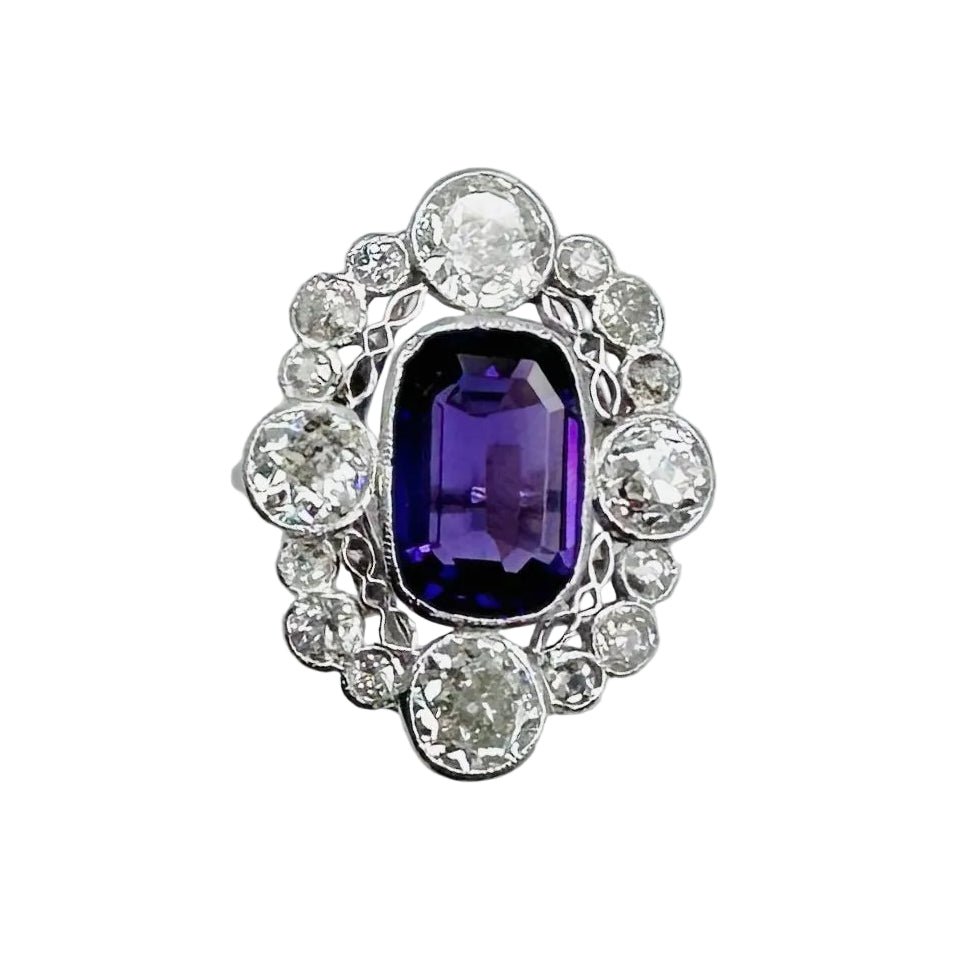 Bague Pompadour en platine, améthyste et diamants - Castafiore
