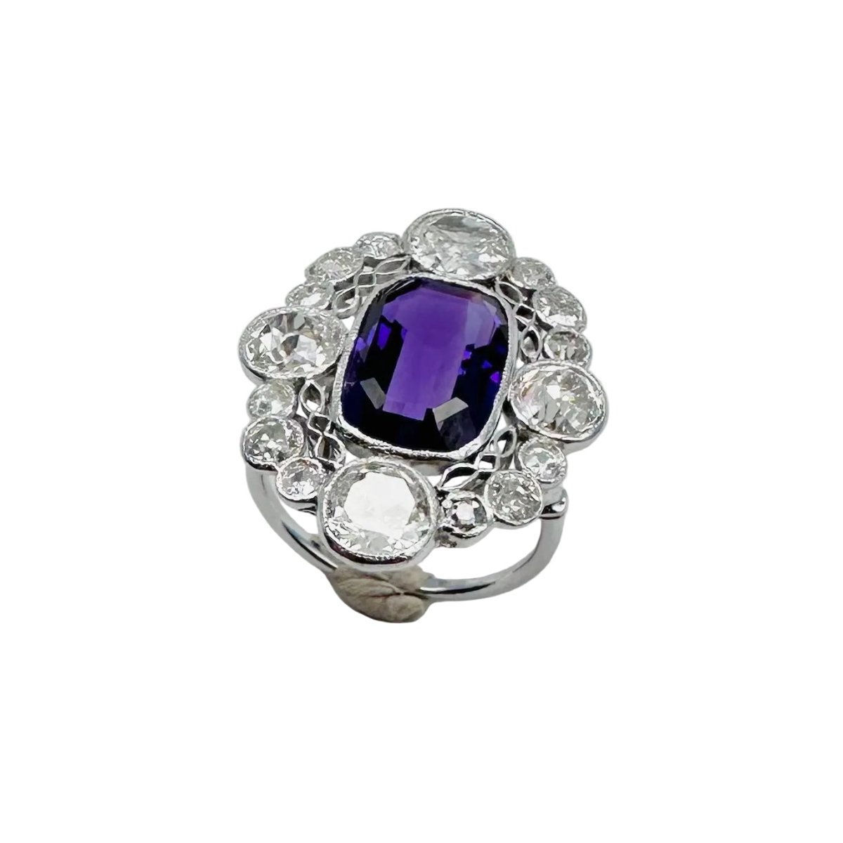 Bague Pompadour en platine, améthyste et diamants - Castafiore
