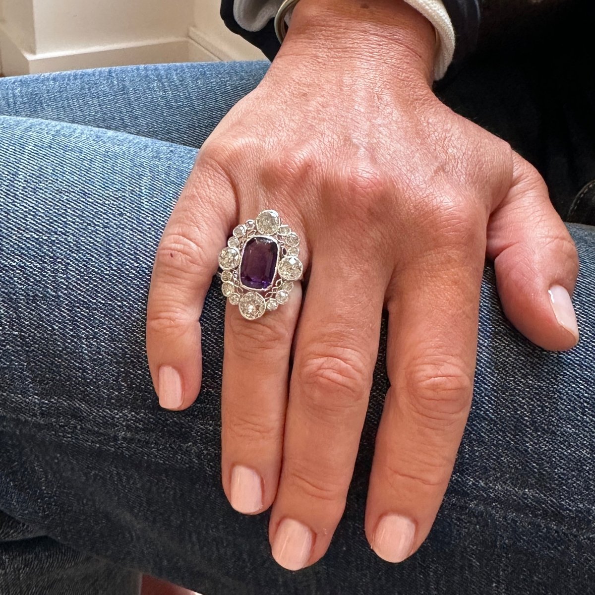 Bague Pompadour en platine, améthyste et diamants - Castafiore