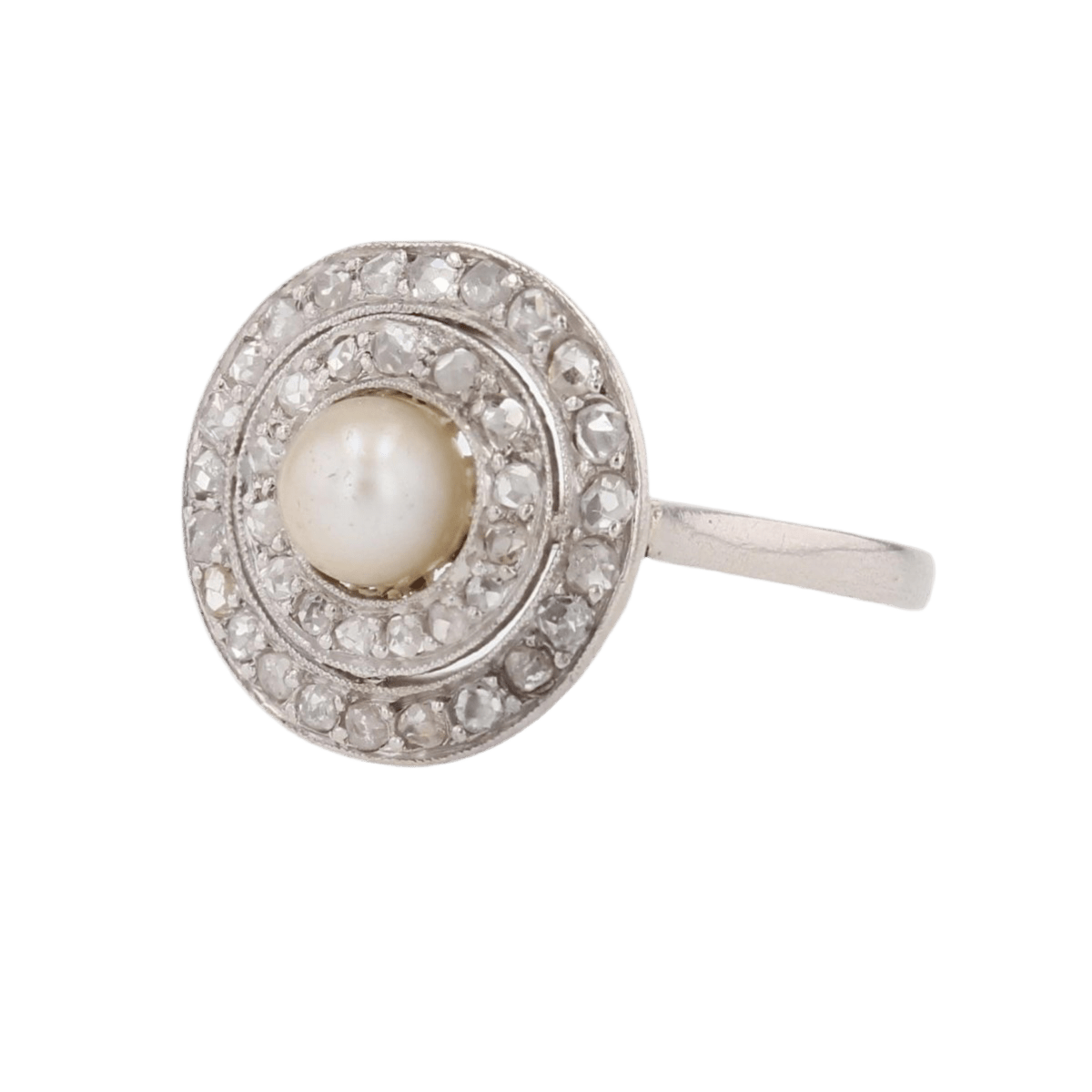 Bague Pompadour en platine, perle et diamants - Castafiore