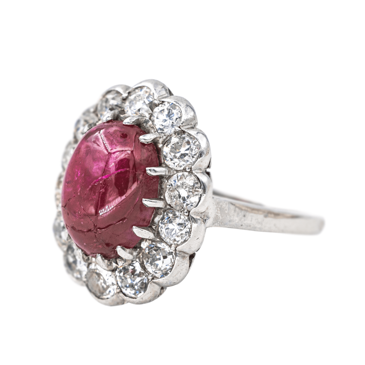 Bague Pompadour en platine, rubis et diamants - Castafiore