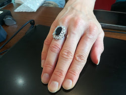 Bague Pompadour en platine, saphir et diamants - Castafiore