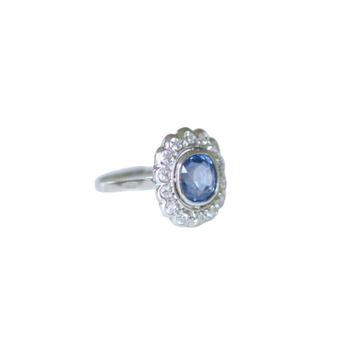 Bague Pompadour en platine, saphir, et diamants - Castafiore