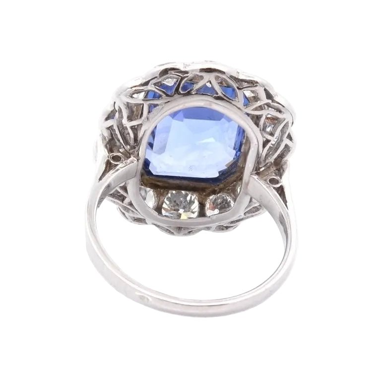 Bague Pompadour en platine, saphir et diamants - Castafiore