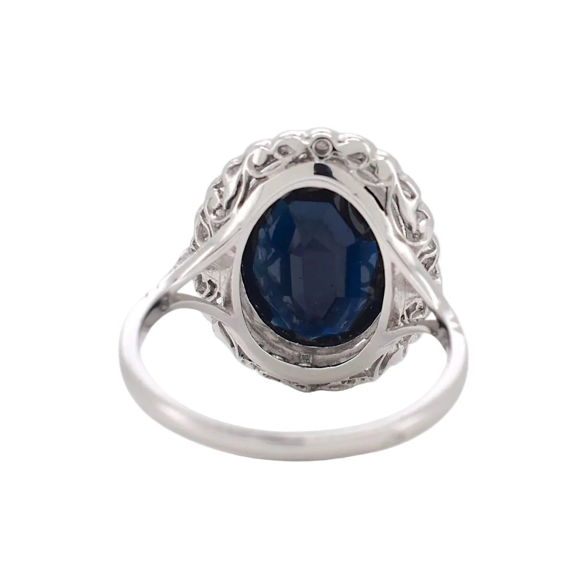 Bague Pompadour en platine, saphir et diamants - Castafiore