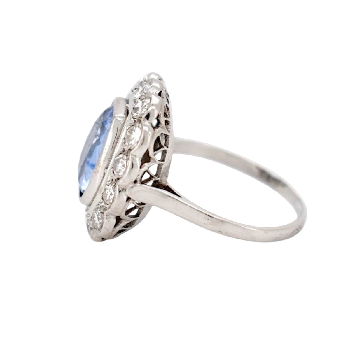 Bague Pompadour en platine, saphir, et diamants - Castafiore