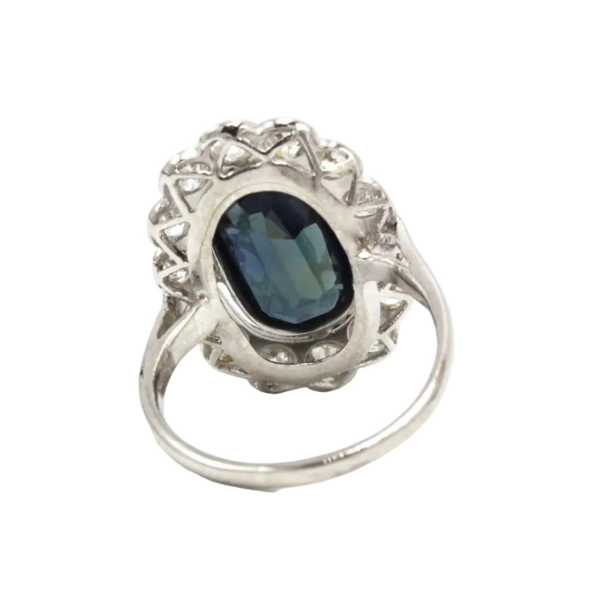 Bague Pompadour en platine, saphir et diamants - Castafiore