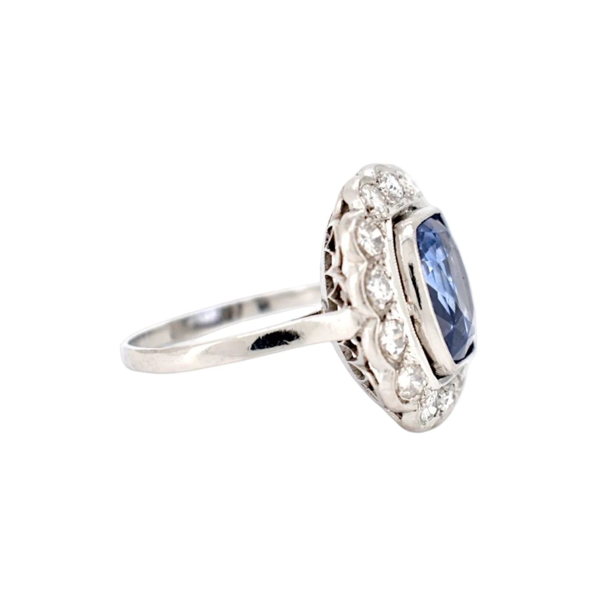 Bague Pompadour en platine, saphir, et diamants - Castafiore