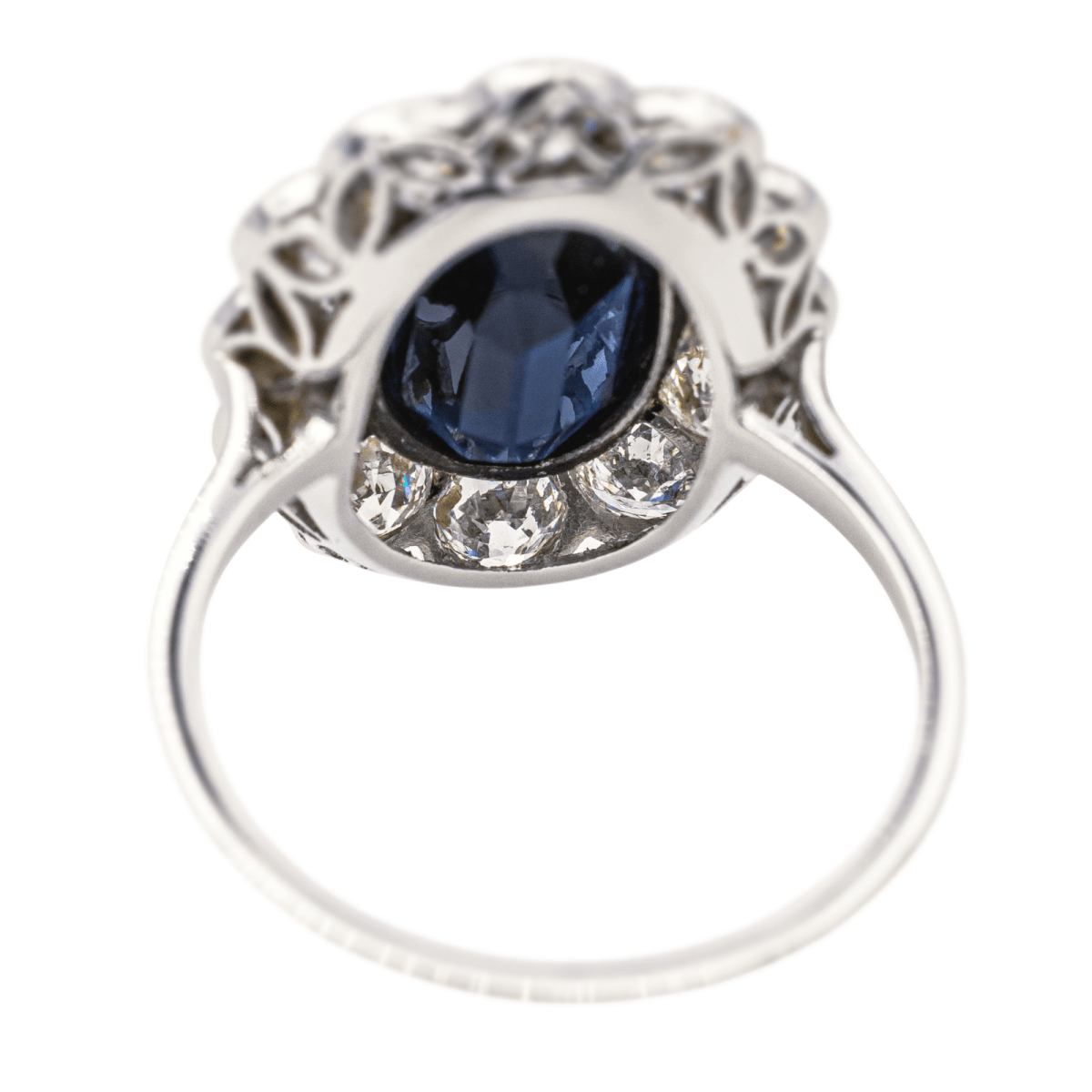 Bague Pompadour en platine, saphir et diamants - Castafiore