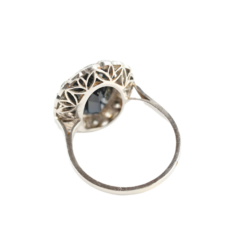 Bague Pompadour en platine, saphir et diamants - Castafiore