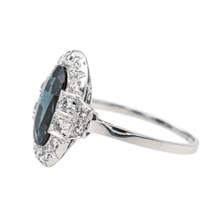 Bague Pompadour en platine, saphir et diamants - Castafiore