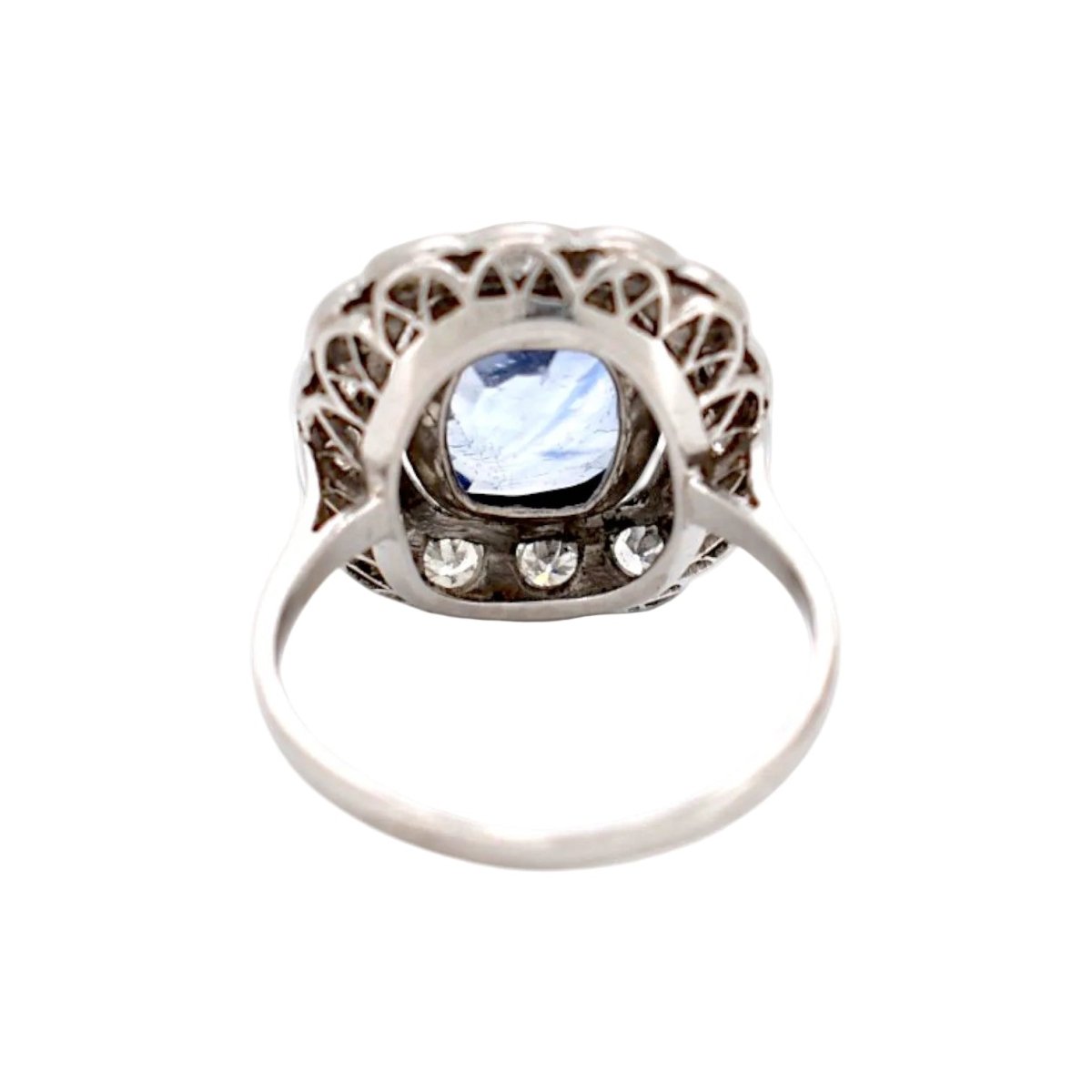 Bague Pompadour en platine, saphir, et diamants - Castafiore