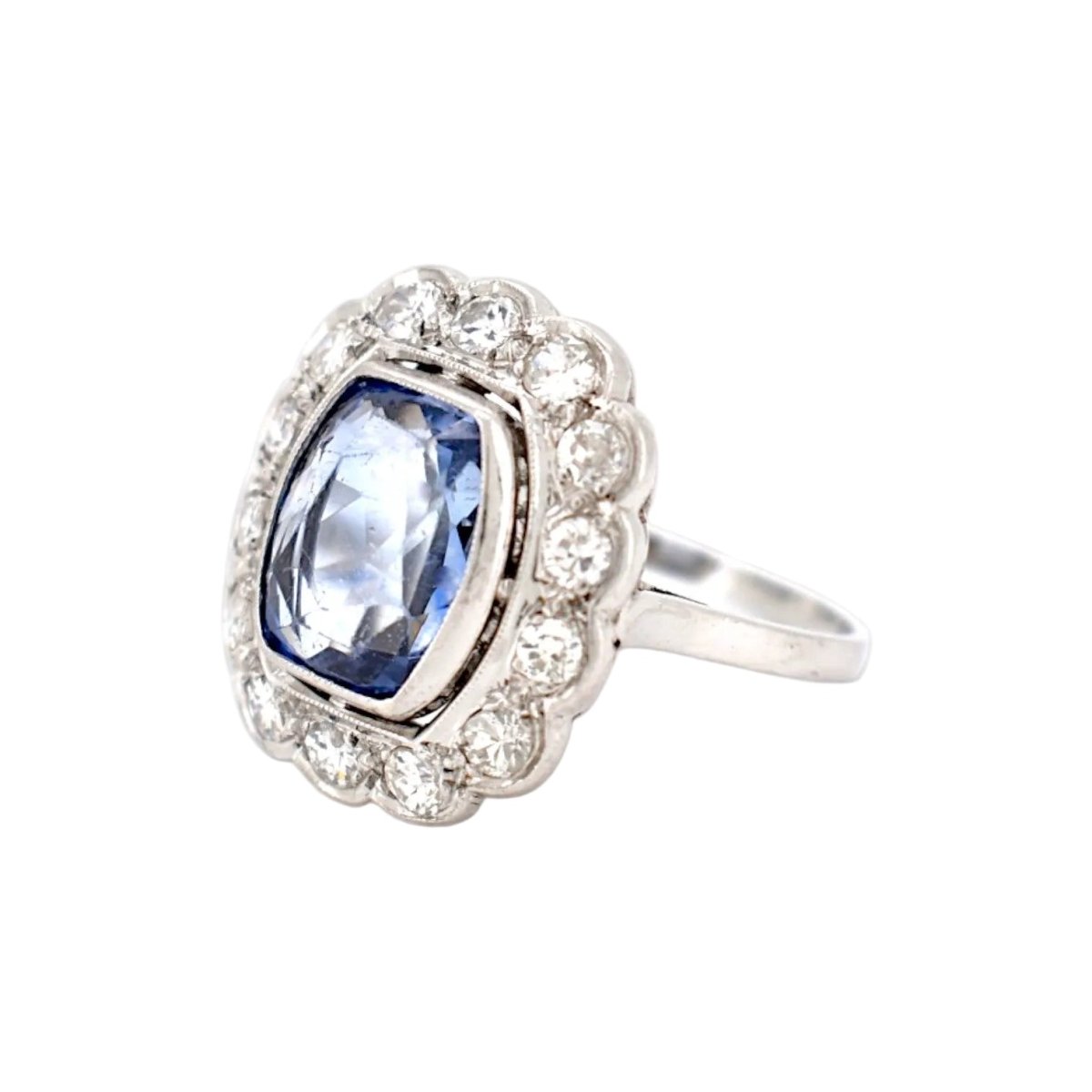 Bague Pompadour en platine, saphir, et diamants - Castafiore