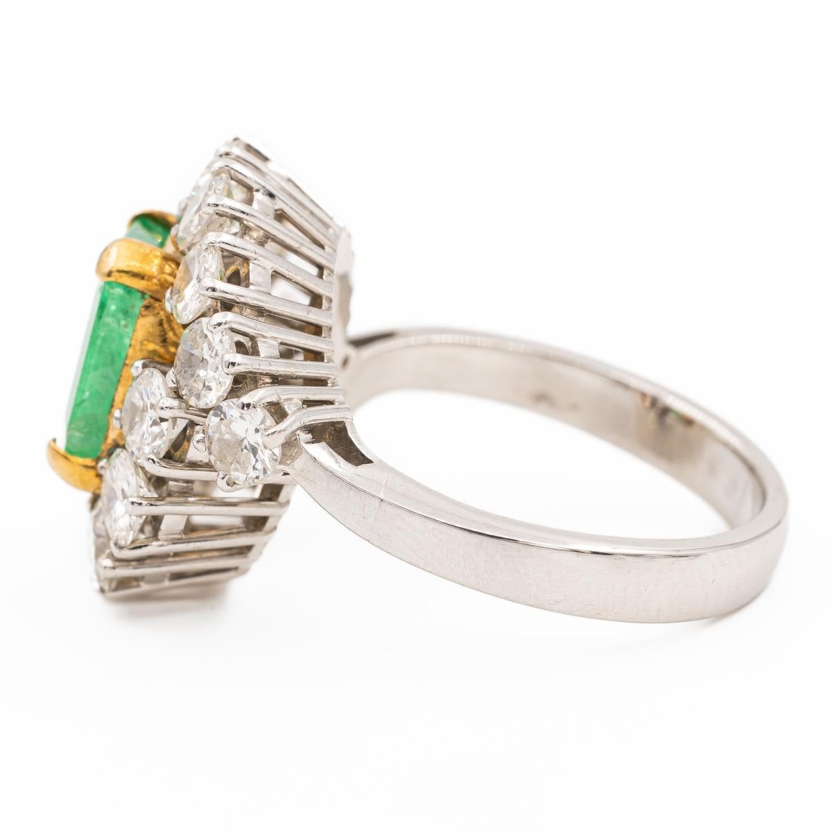 Bague Pompadour Or blanc Emeraude - Castafiore