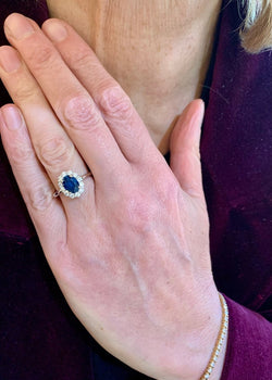 Bague Pompadour Saphir 1.50 Diamants Or Gris 18 Carats - Castafiore