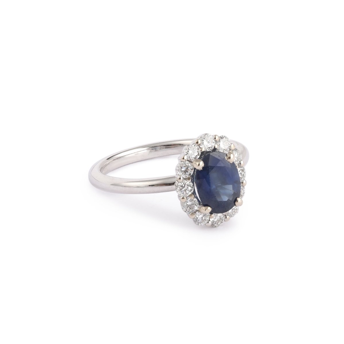 Bague Pompadour Saphir 1.50 Diamants Or Gris 18 Carats - Castafiore