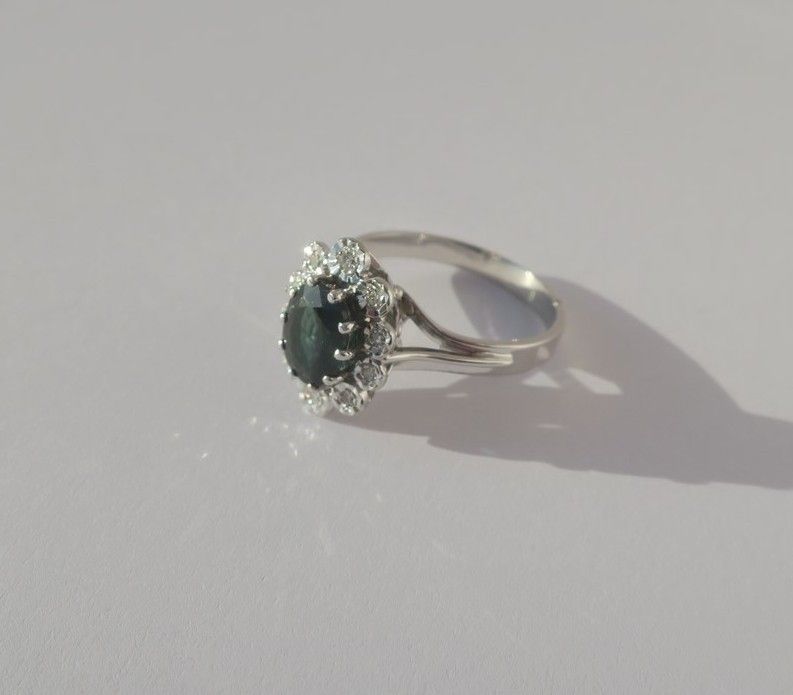 Bague Pompadour Saphir vert Diamants Or blanc - Castafiore