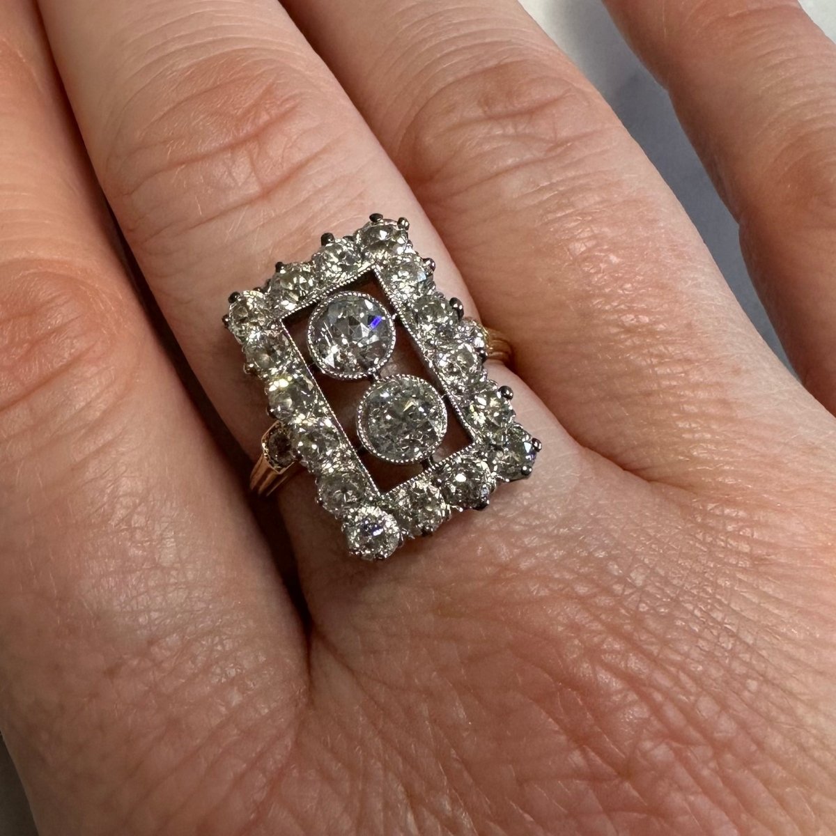 Bague rectangle en or jaune et or gris et diamants - Castafiore