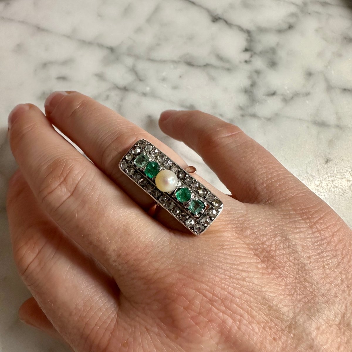 Bague rectangle en or rose et argent avec perle et émeraudes - Castafiore