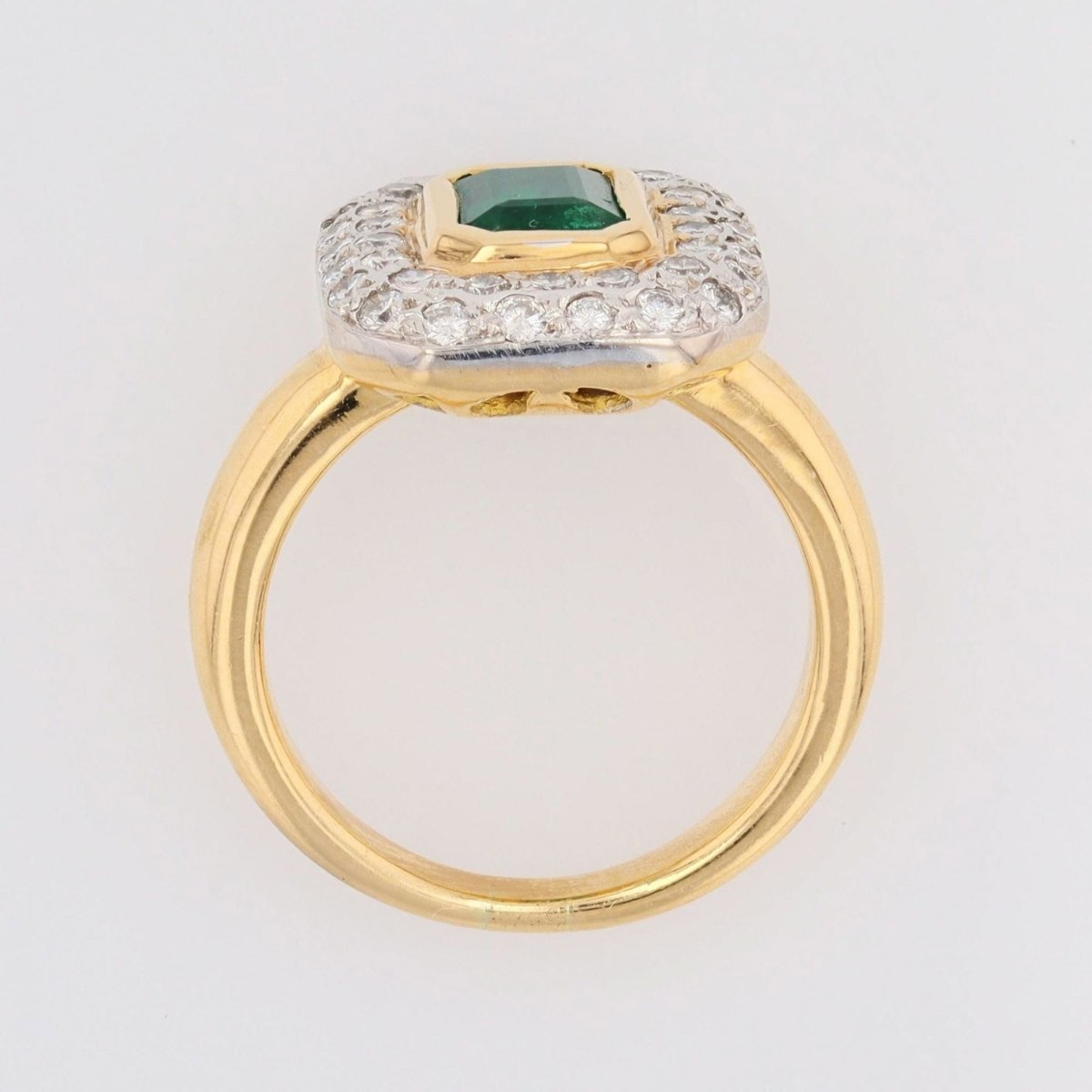 Bague rectangulaire en or jaune et blanc avec émeraude et diamants - Castafiore