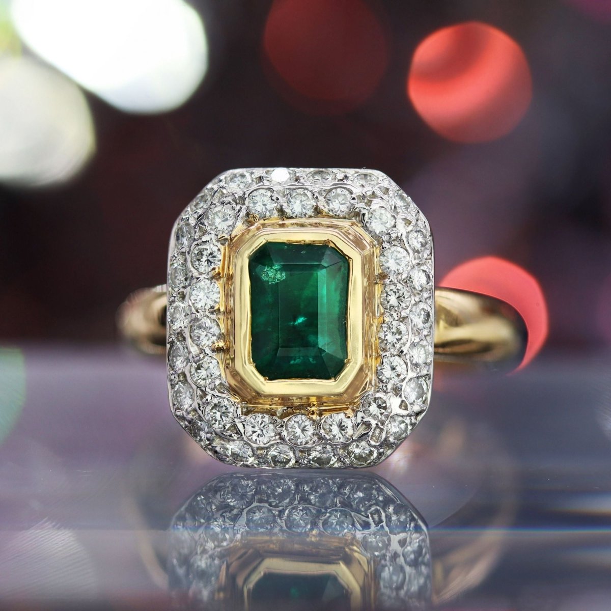 Bague rectangulaire en or jaune et blanc avec émeraude et diamants - Castafiore