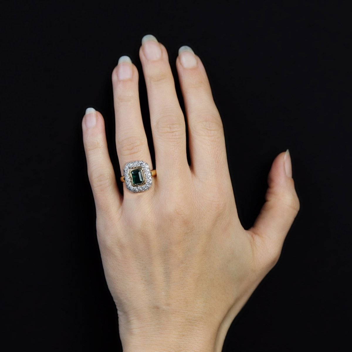 Bague rectangulaire en or jaune et blanc avec émeraude et diamants - Castafiore