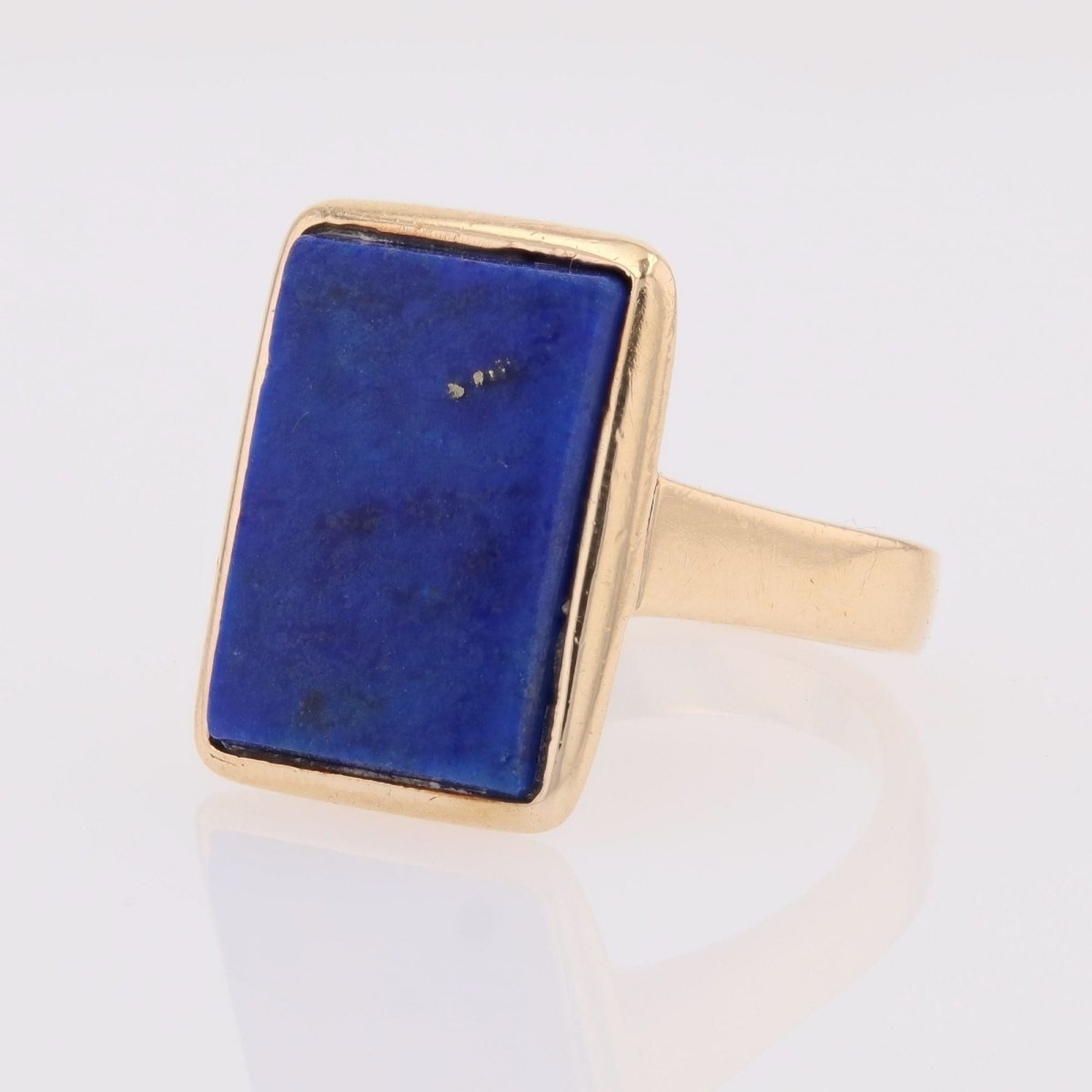 Bague rectangulaire en or jaune et lapis lazuli - Castafiore