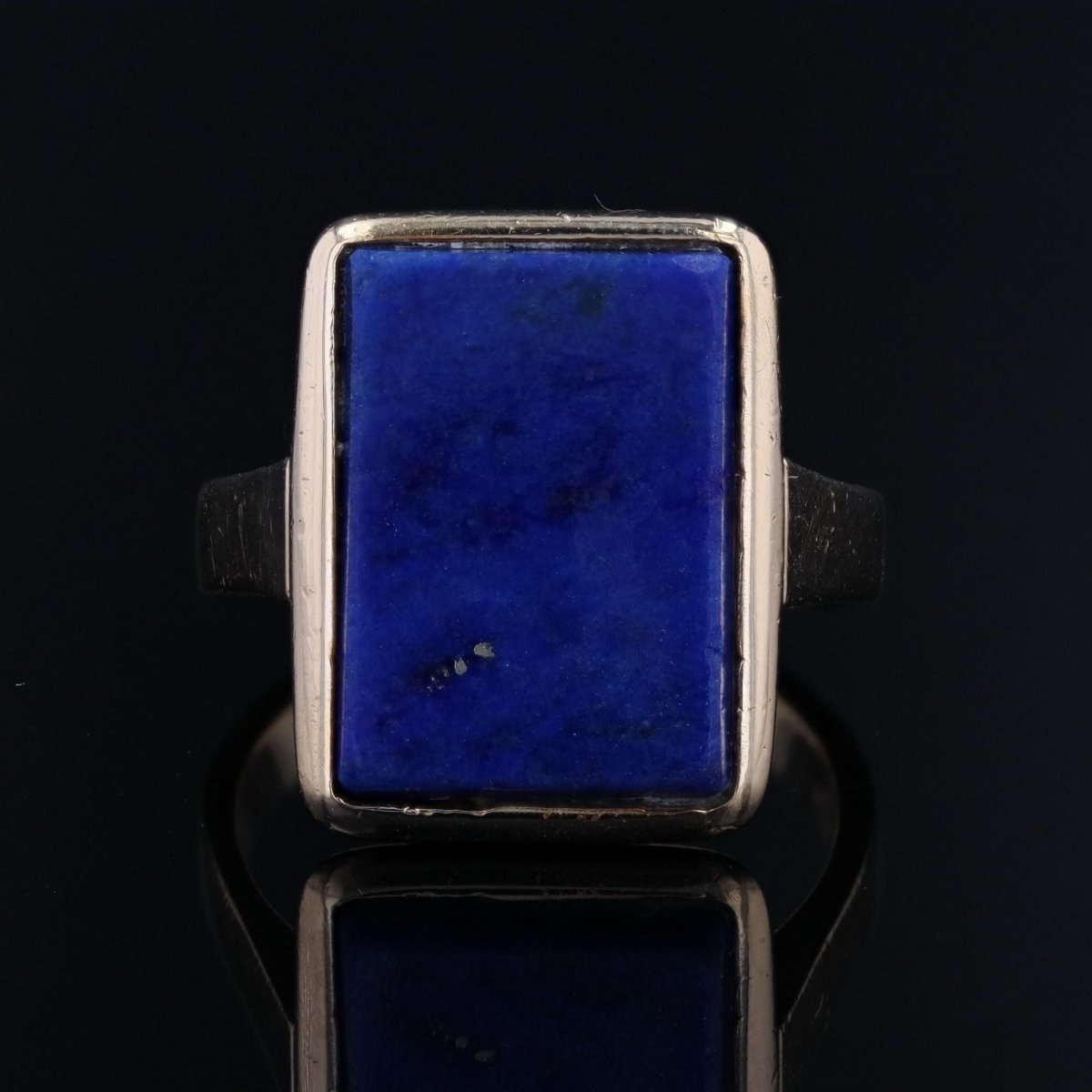 Bague rectangulaire en or jaune et lapis lazuli - Castafiore
