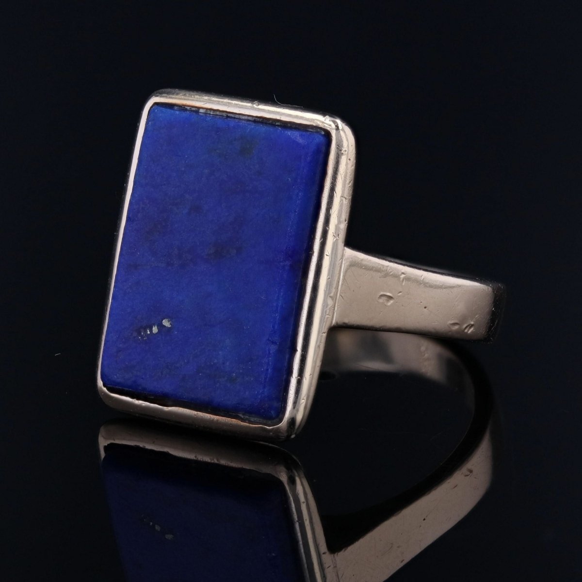Bague rectangulaire en or jaune et lapis lazuli - Castafiore