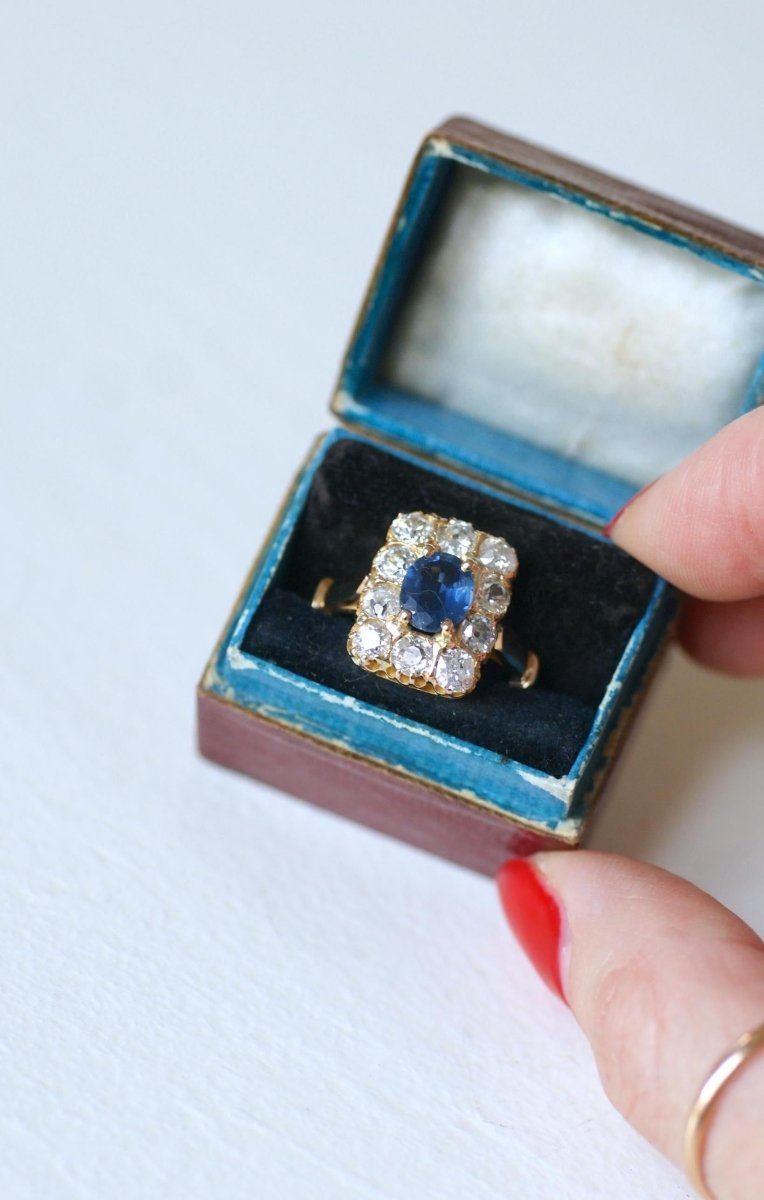 Bague Rectangulaire Saphir 1,10 Cts et Diamants - Castafiore