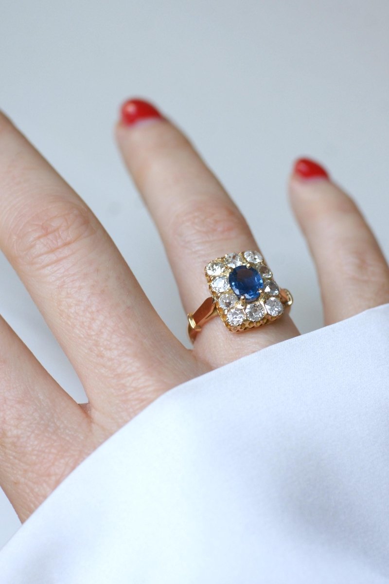 Bague Rectangulaire Saphir 1,10 Cts et Diamants - Castafiore