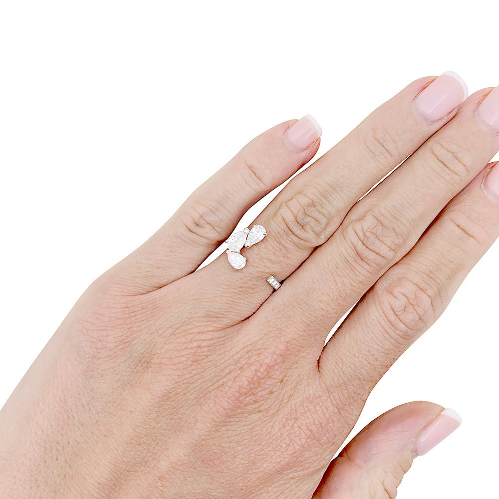 Bague REPOSSI "Serti sur Vide" en or blanc et diamants - Castafiore