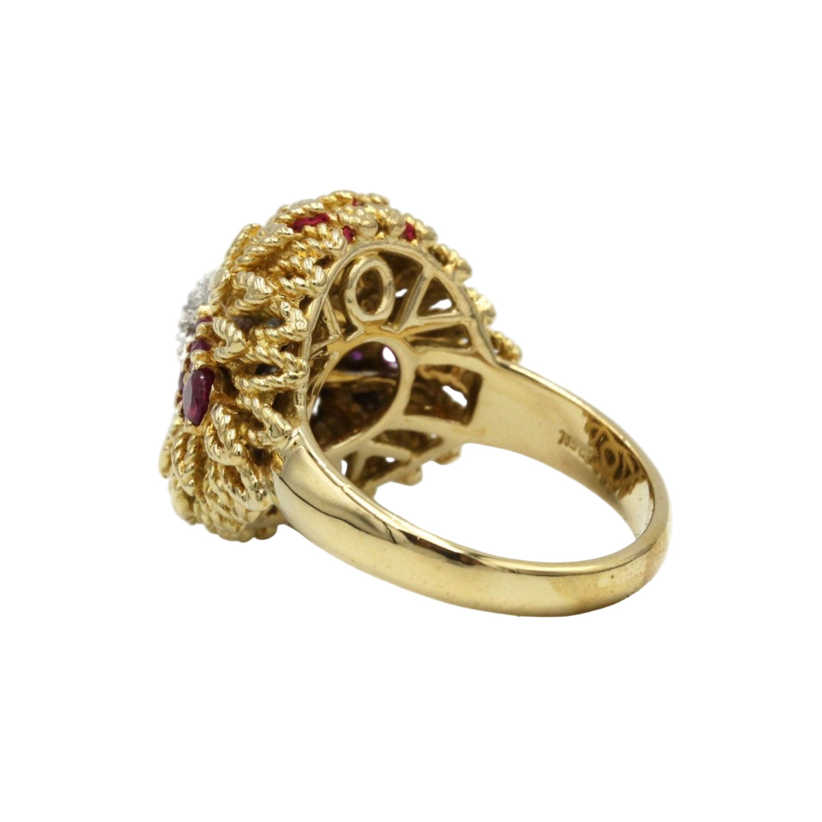 Bague retro années 60 texturée or jaune 750, diamants environ 0.40 carats et rubis environ 0.50 carats - Castafiore