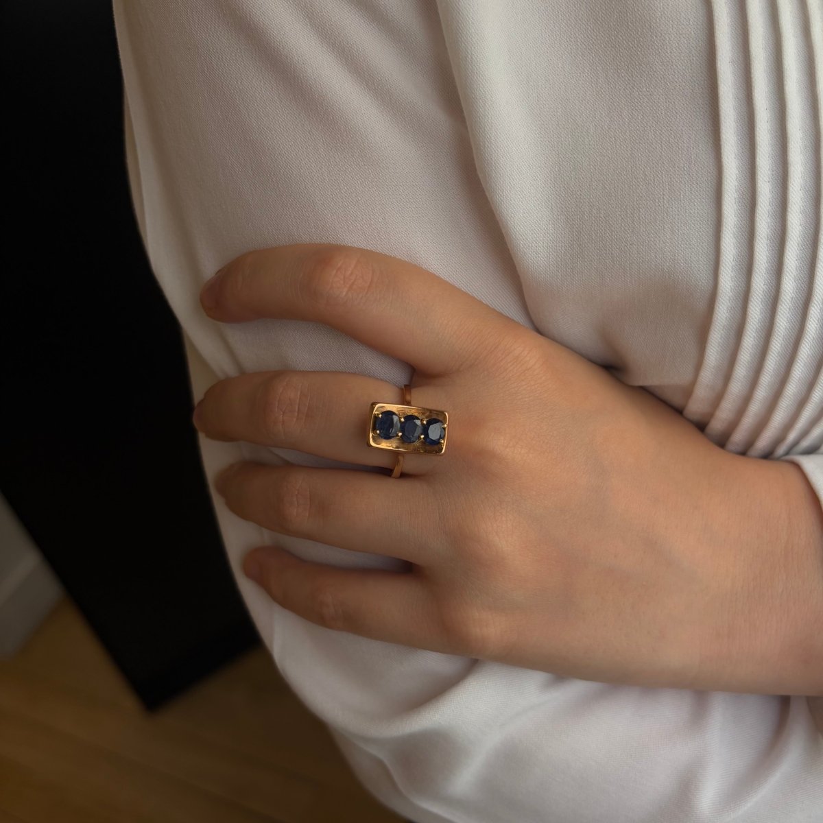 Bague Rétro en or rose et saphirs - Castafiore