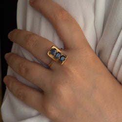 Bague Rétro en or rose et saphirs - Castafiore