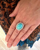 Bague Retro Pompadour Cabochon Turquoise Diamants Platine Or Gris 18 Carats - Castafiore