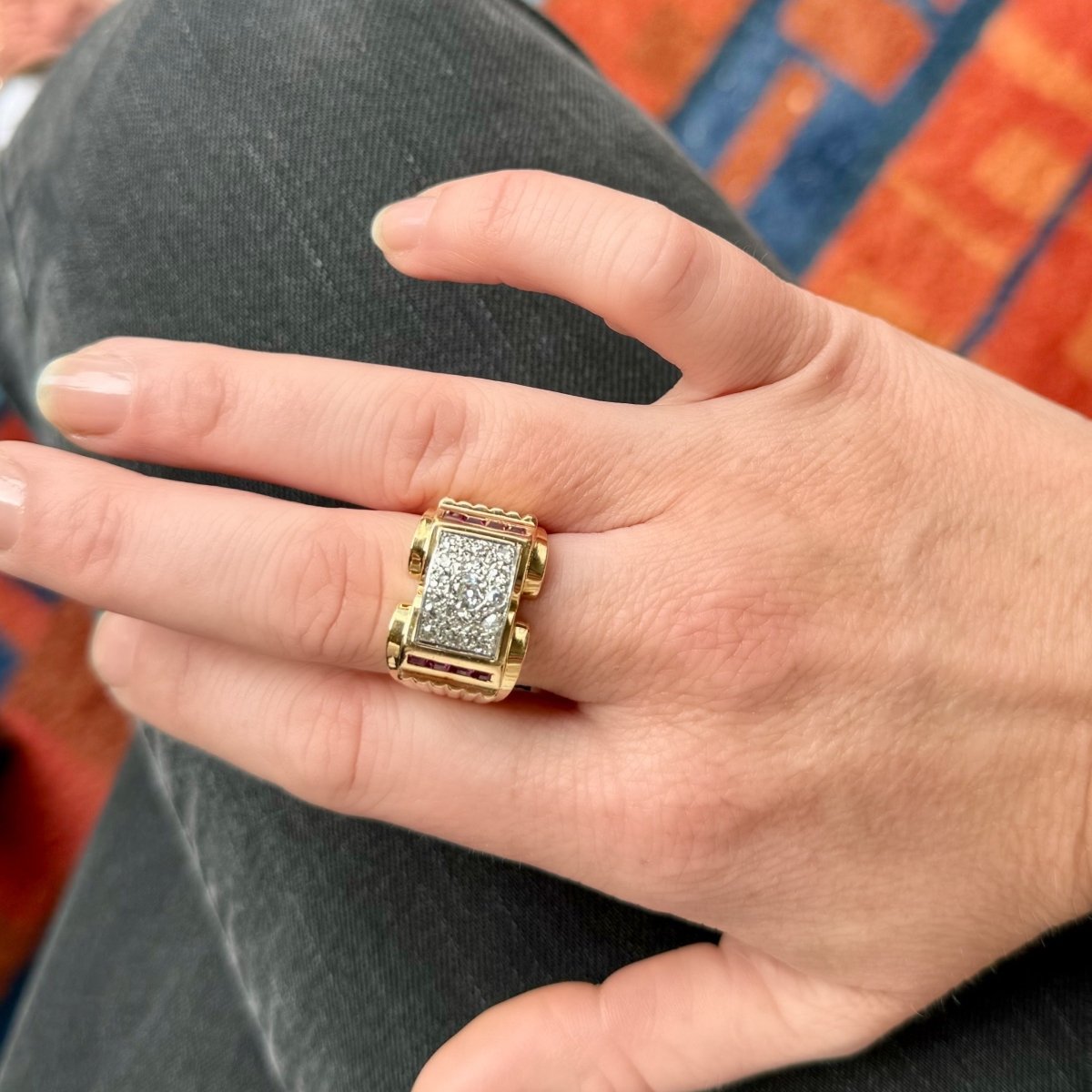 Bague rouleau en or jaune et platine avec diamants et rubis synthétiques - Castafiore