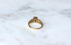 Bague Rubis 1.85 Cts et Diamant Poire sur Or jaune - Castafiore