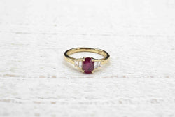 Bague rubis diamants baguettes en or jaune 18k - Castafiore