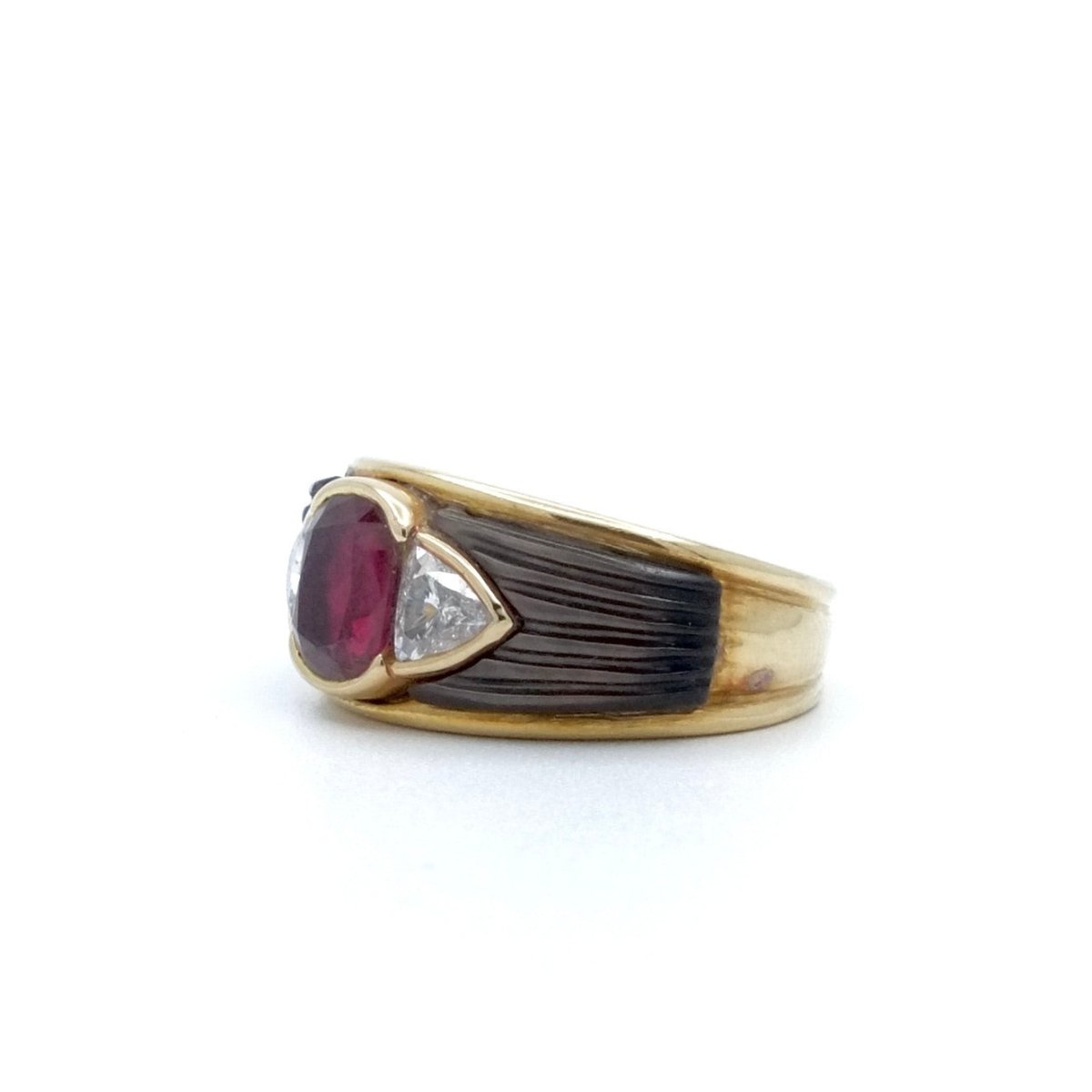 Bague rubis framboise en or jaune et rubis - Castafiore