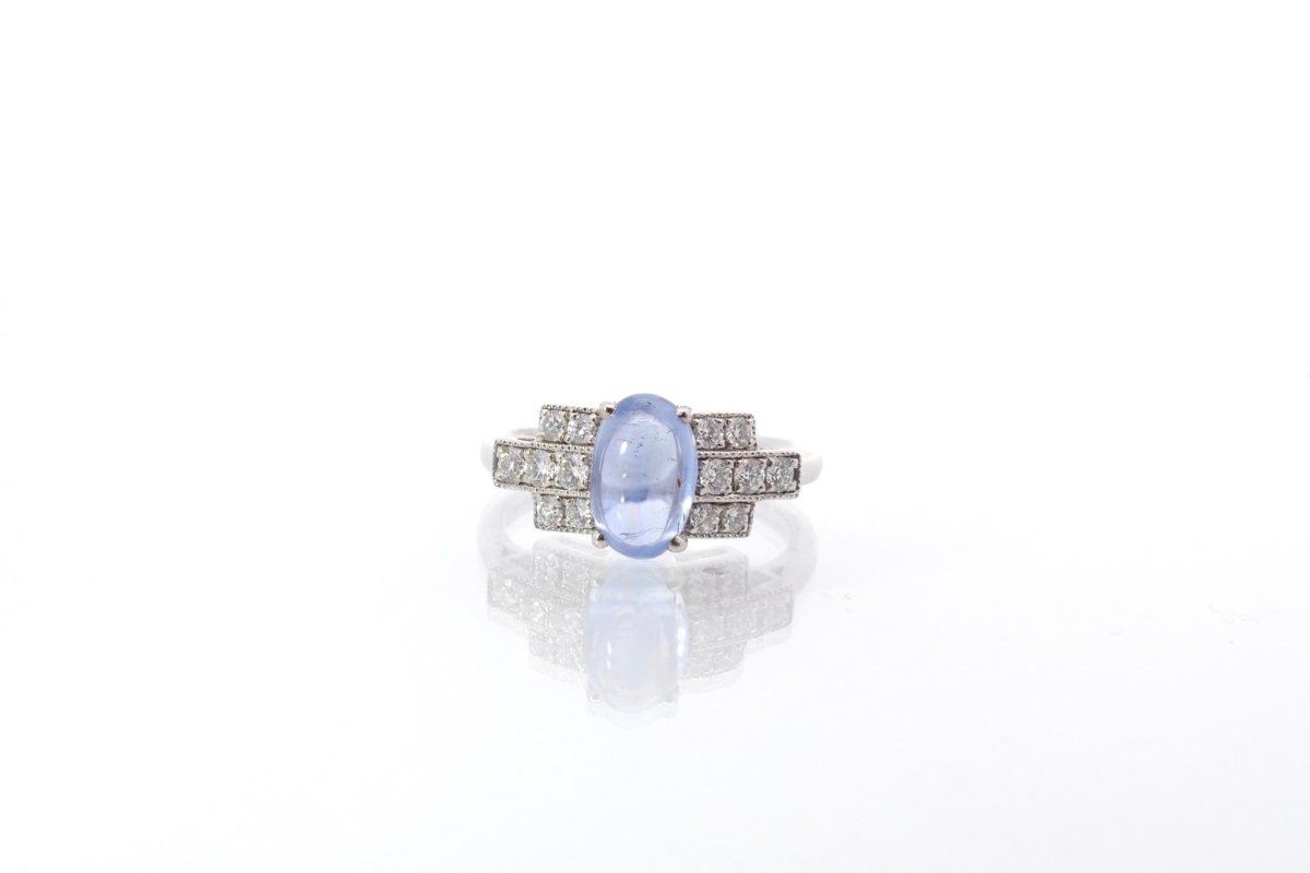 Bague saphir cabochon et diamants en or blanc - Castafiore