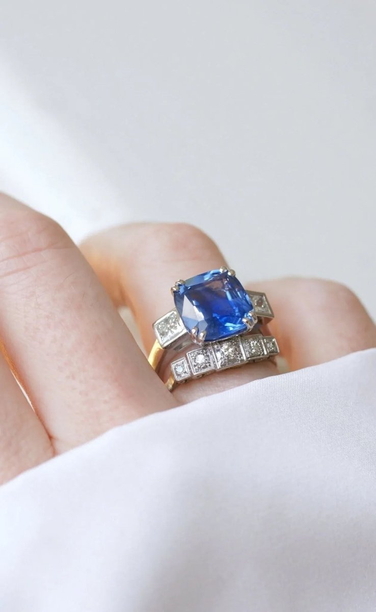 Bague Saphir Ceylan 7.94 Cts et diamants sur or blanc - Castafiore