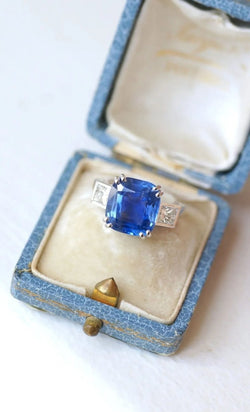 Bague Saphir Ceylan 7.94 Cts et diamants sur or blanc - Castafiore