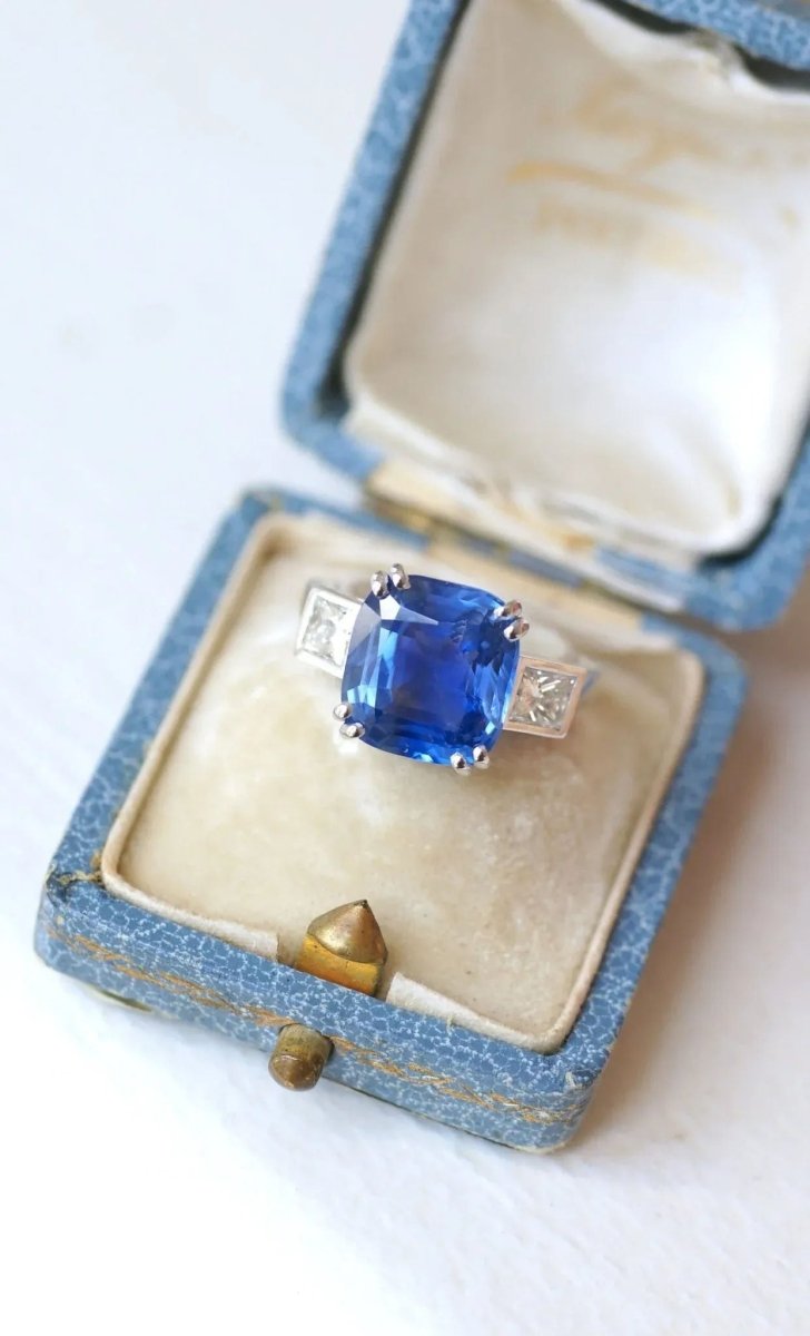 Bague Saphir Ceylan 7.94 Cts et diamants sur or blanc - Castafiore