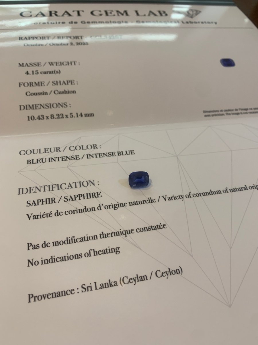 Bague Saphir Ceylan Coussin Non Chauffé 4.15 Carats Diamants Or Gris 18 Carats (Certificat) - Castafiore