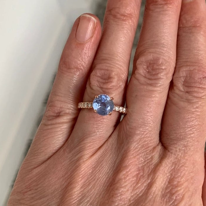 Bague Saphir Ceylan Non Chauffé 2.44 Carats Diamants Or Rose 18 Carats (Certificat) - Castafiore